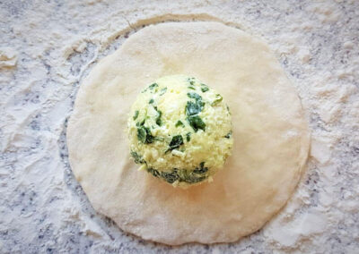 Preparing the khachapuri